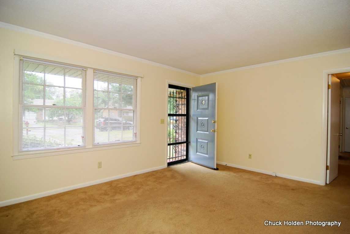 201 Redwood Ct - Photo 3 of 30