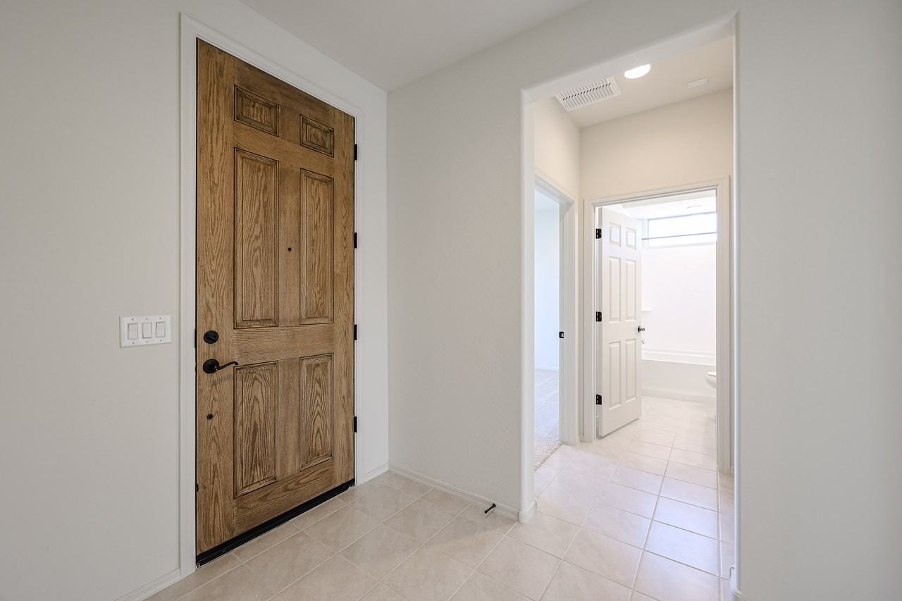 18675 N 268th Ave - Photo 2 of 31