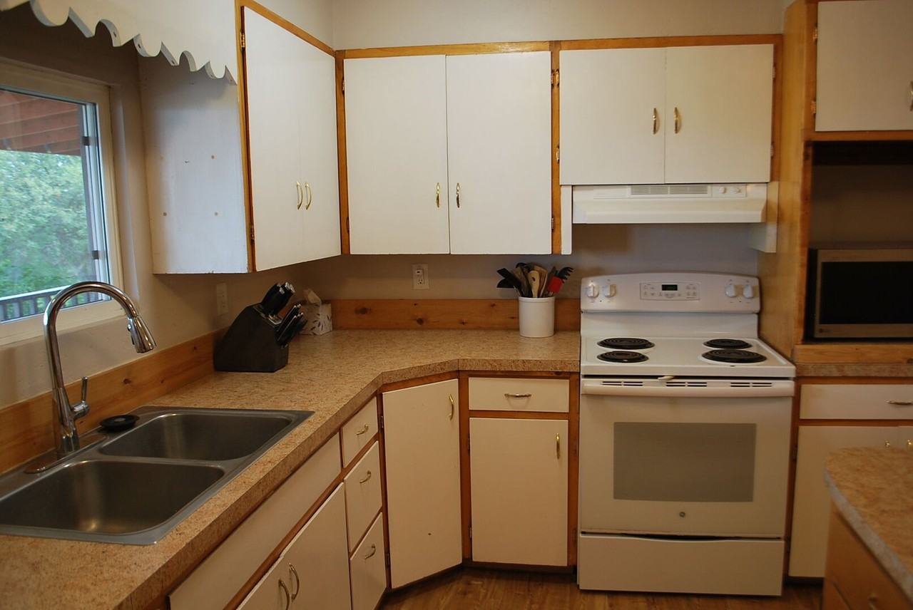 7325 Bates Rd - Photo 2 of 12