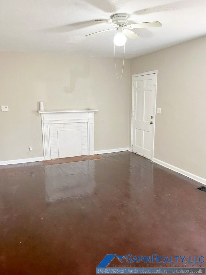 459 Erin Ave Sw - Photo 3 of 17