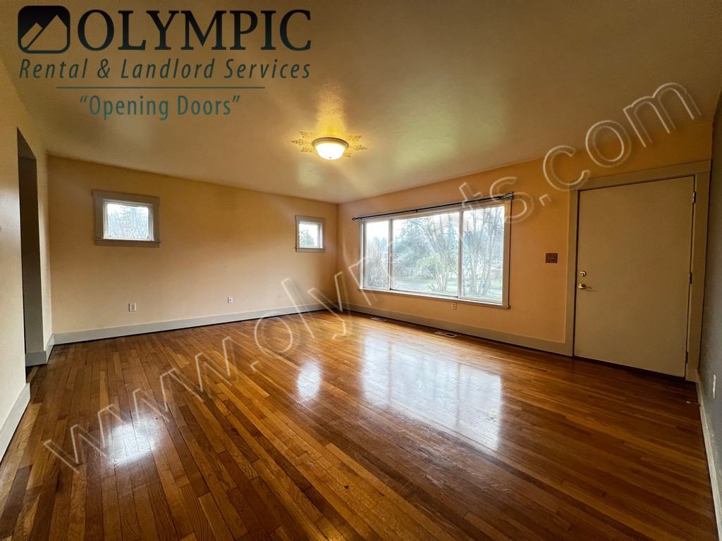 921 Sawyer St Se - Photo 2 of 15