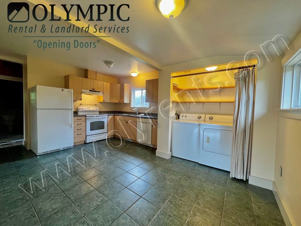 921 Sawyer St Se - Photo 3 of 15