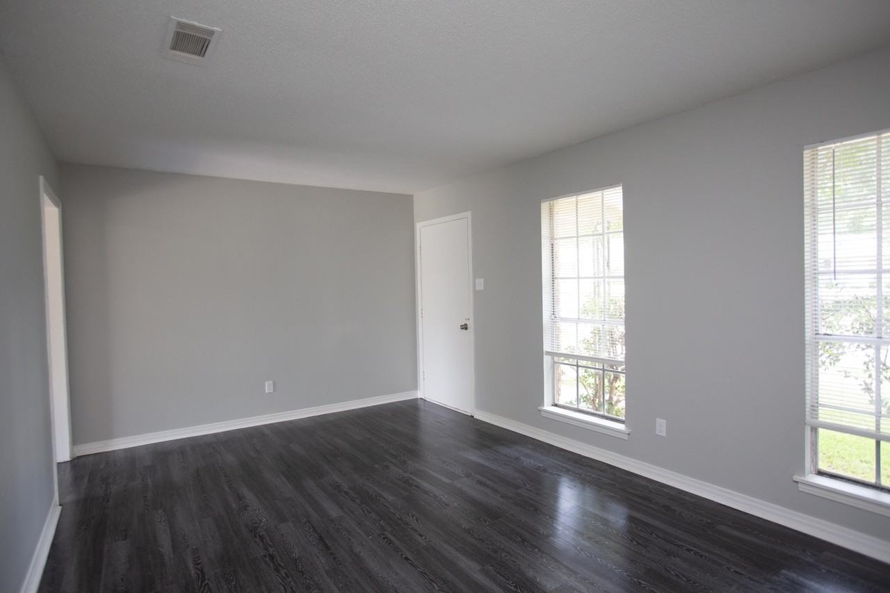 5306 Mcclellan Dr - Photo 3 of 15
