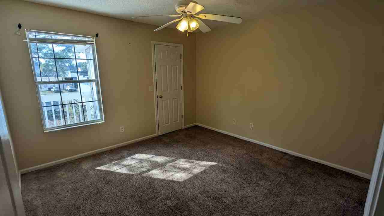 216 Magnolia Plantation Ct - Photo 3 of 9