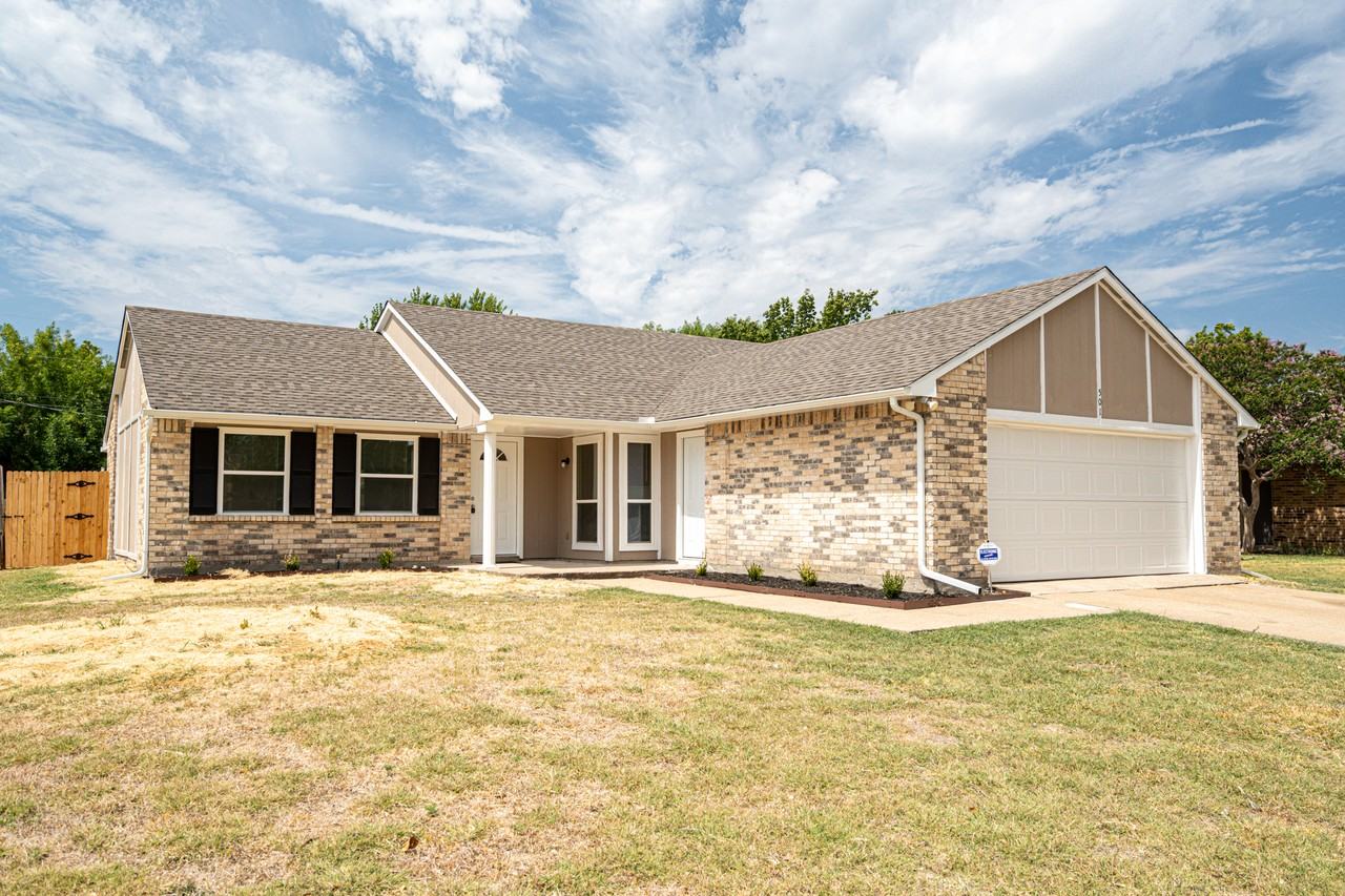 501 Carl C Senter St - Photo 3 of 29