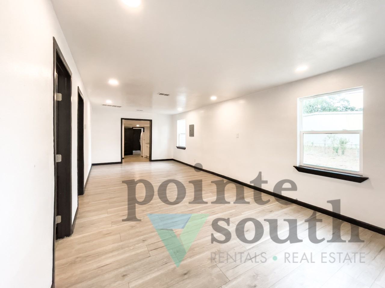 701 Armenia Dr - Photo 3 of 19