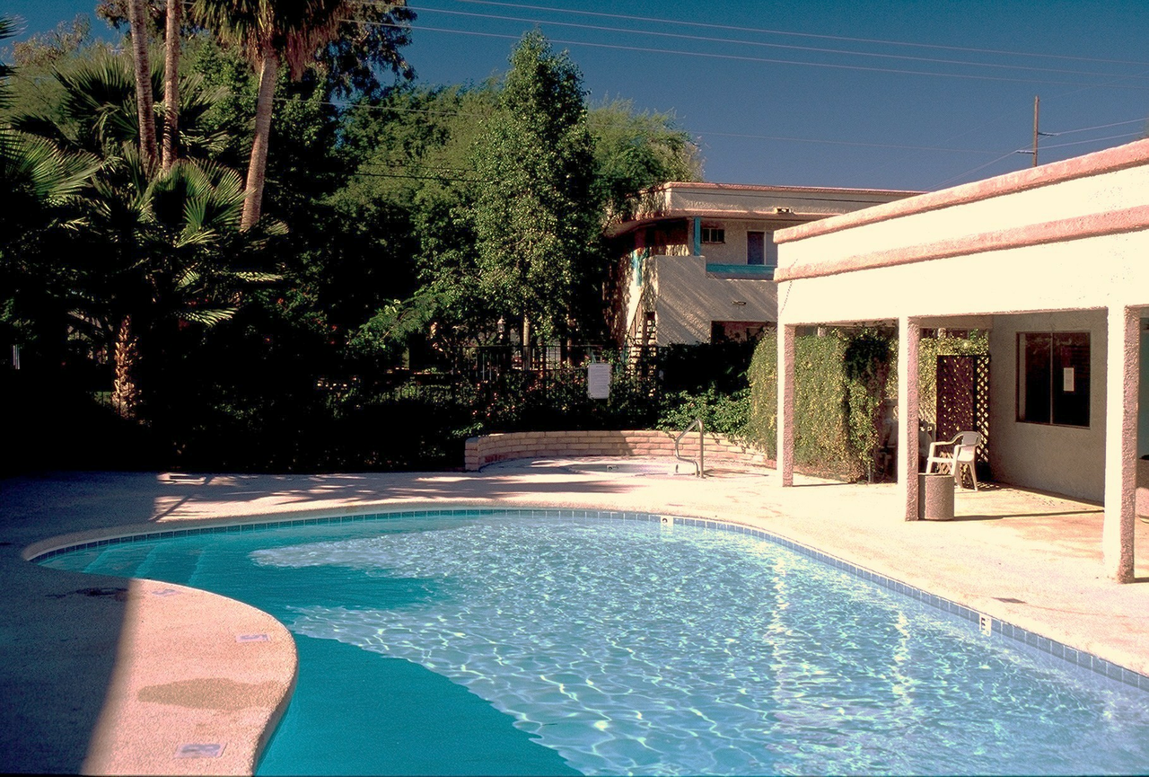 Sunpointe Gardens Apartments - Photo 2 of 4