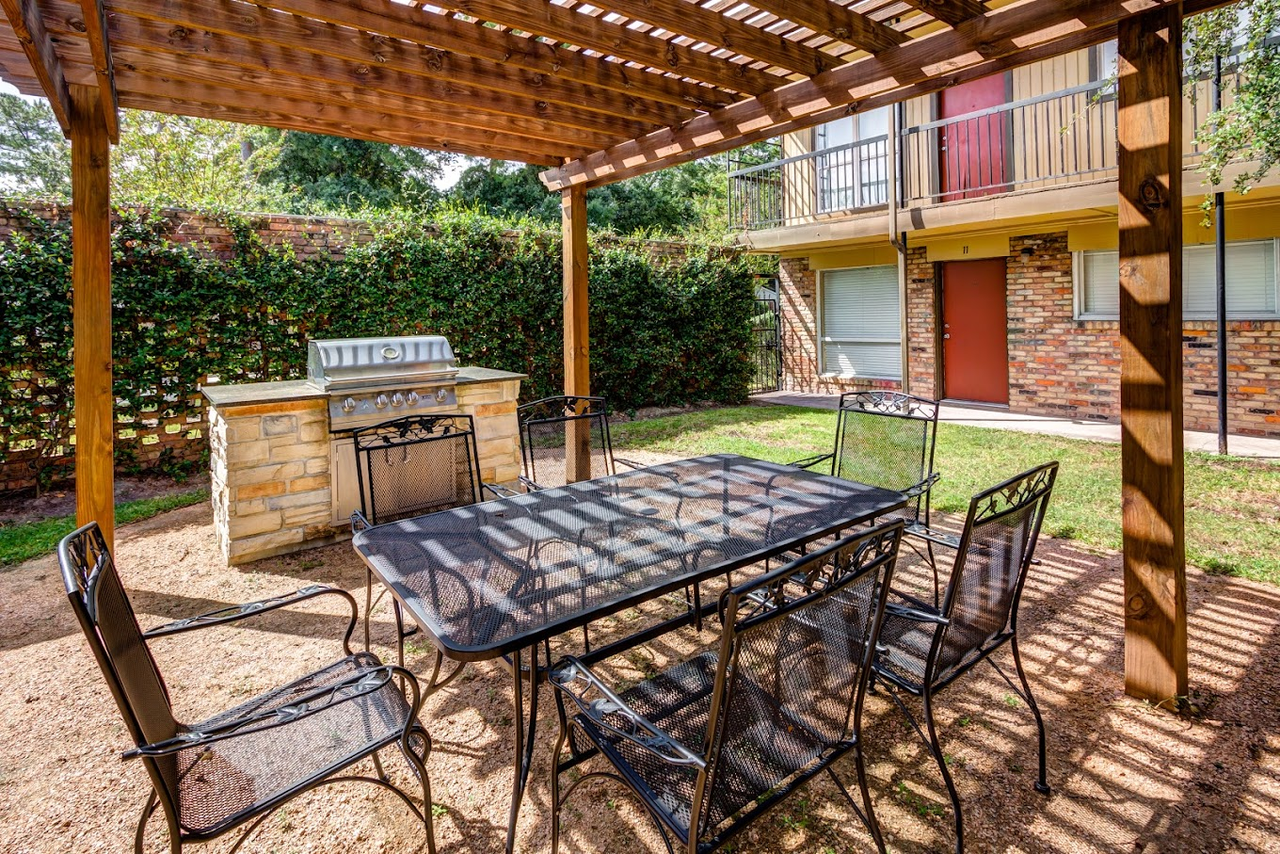 The Shavelson - Photo 2 of 13