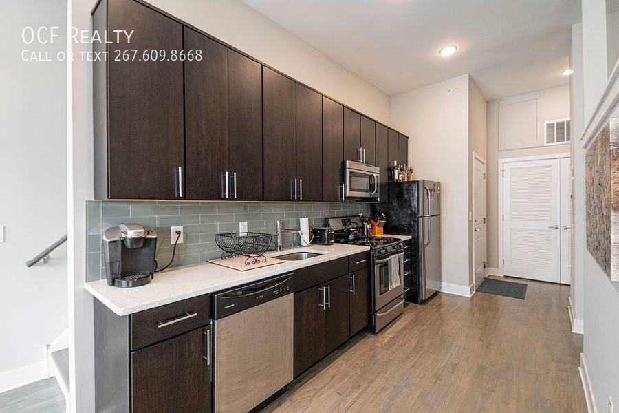 1607 Catharine St #3F