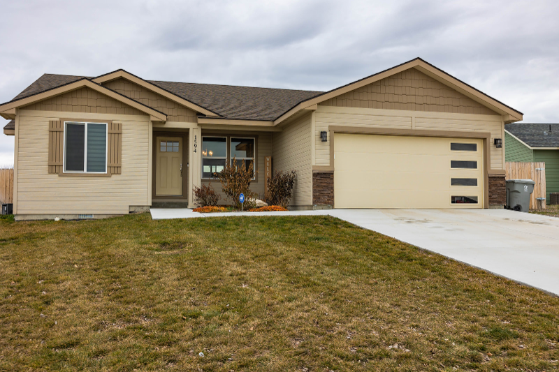 1594 Ne Cinder Loop, Mountain Home, ID 83647 4 Bedroom House for 2,500