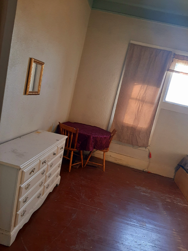 1816 E Houston St #2 - Photo 2 of 4