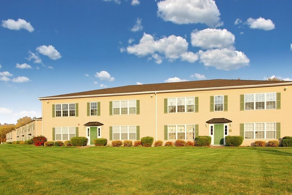 Clover Crossings Apartments - Photo 2 of 17