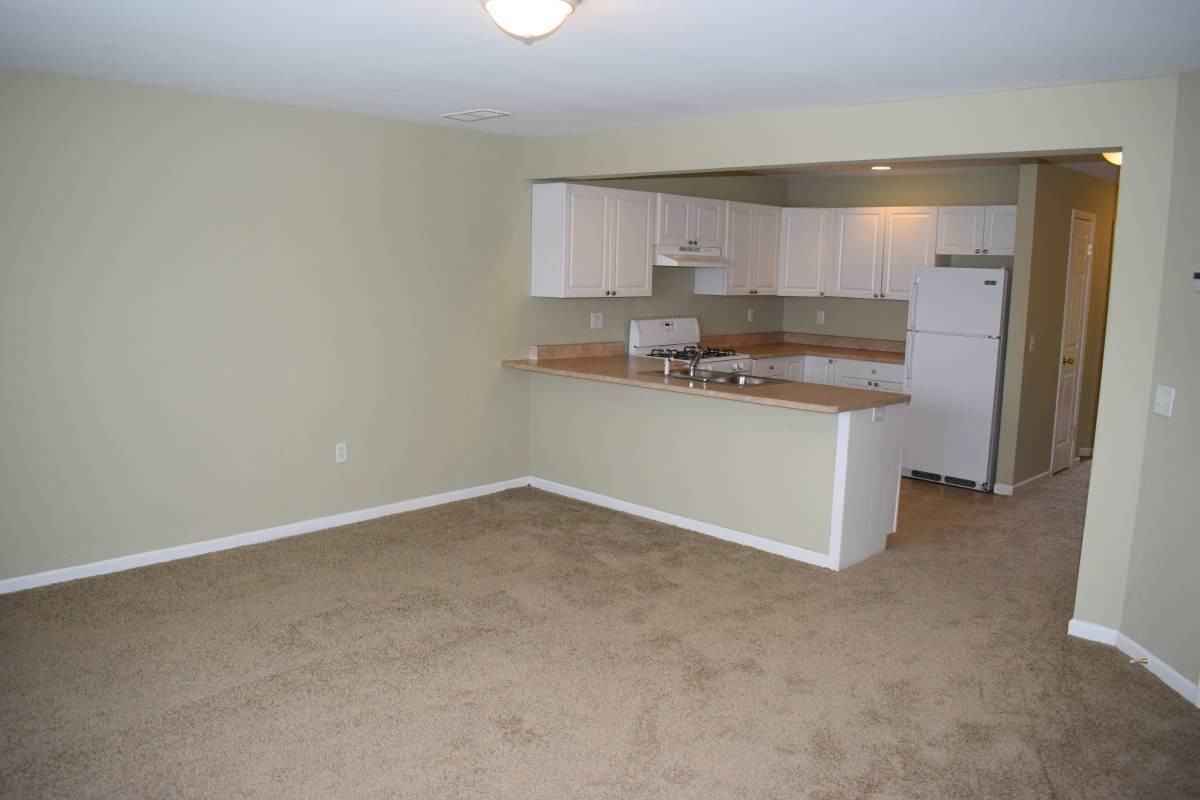 Clover Crossings Apartments - Photo 7 of 31