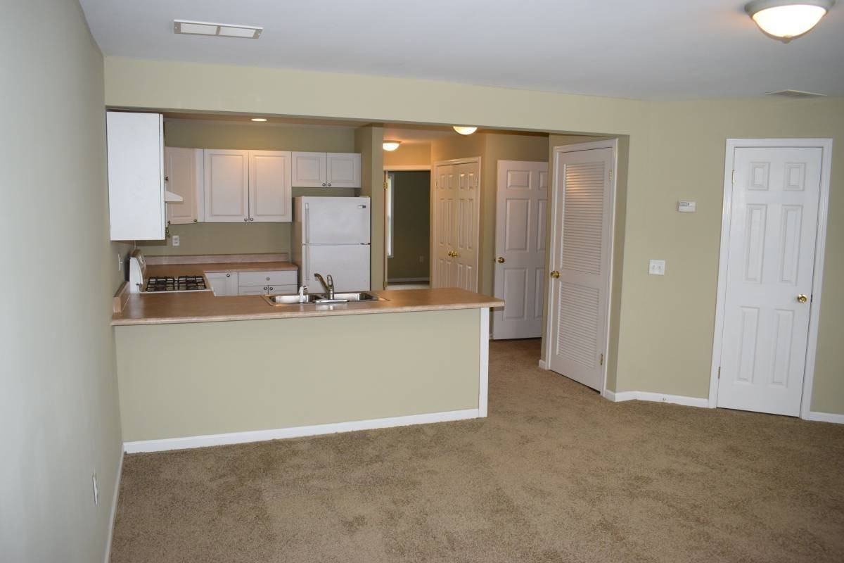 Clover Crossings Apartments - Photo 6 of 17