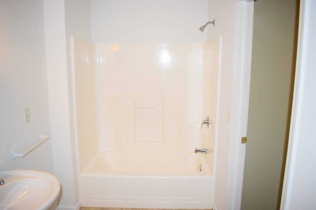 Clover Crossings Apartments - Photo 6 of 17