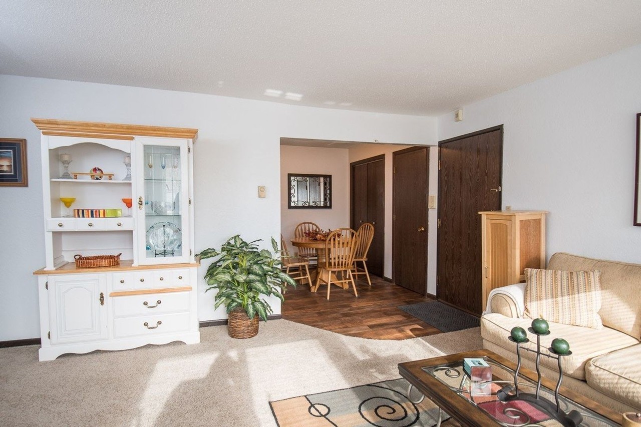 1 Rivercrest Drive - Photo 6 of 49