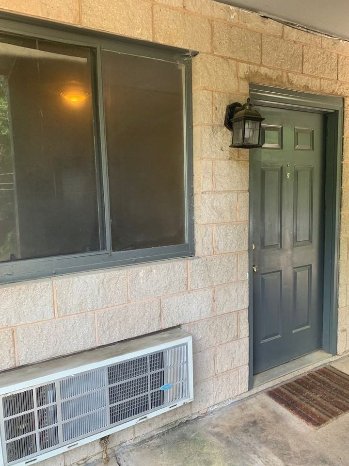 Georgia Ave 190 - Photo 2 of 11