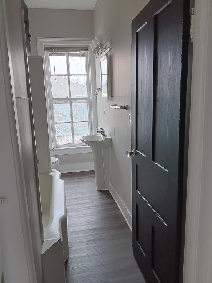 927 Ontario St #3 - Photo 4 of 24