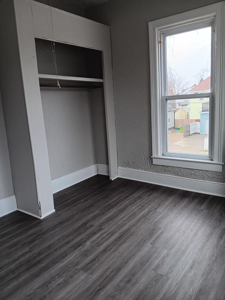 927 Ontario St #3 - Photo 7 of 24