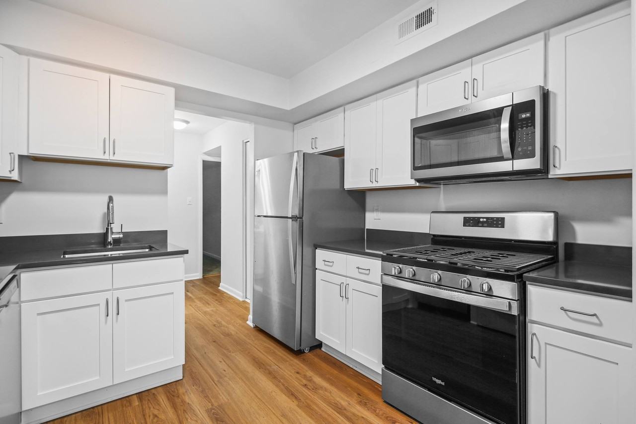 Fairway Apartments - Photo 2 of 37