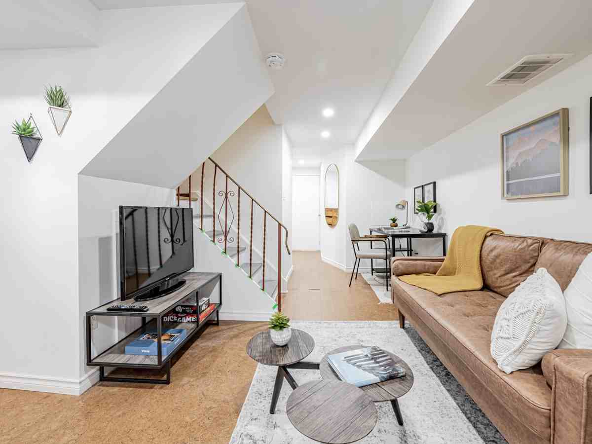 Mavety St & Annette St, Toronto, ON M6P 1P2 Studio Apartment for