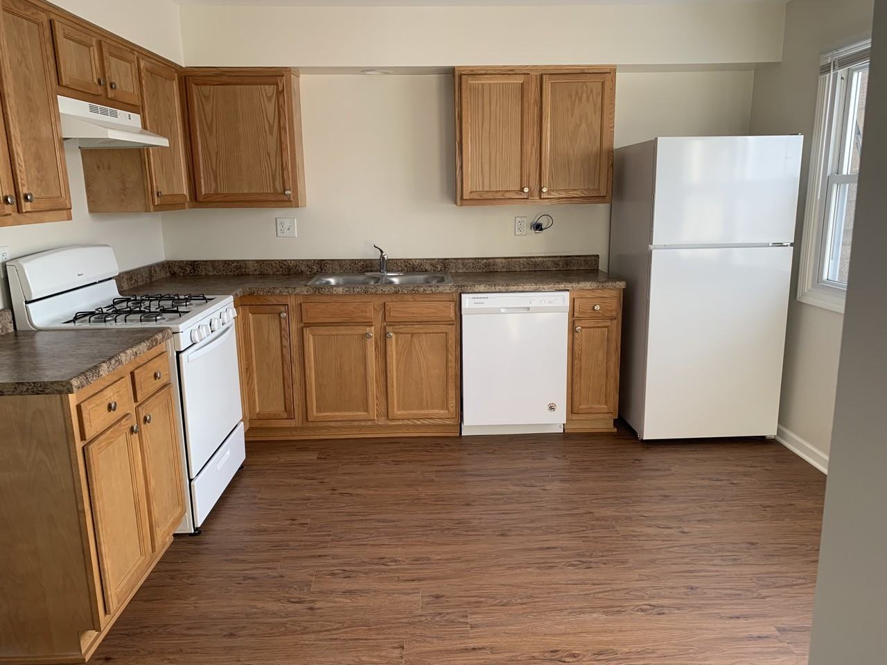 501 Schroeder Avenue - Photo 2 of 16