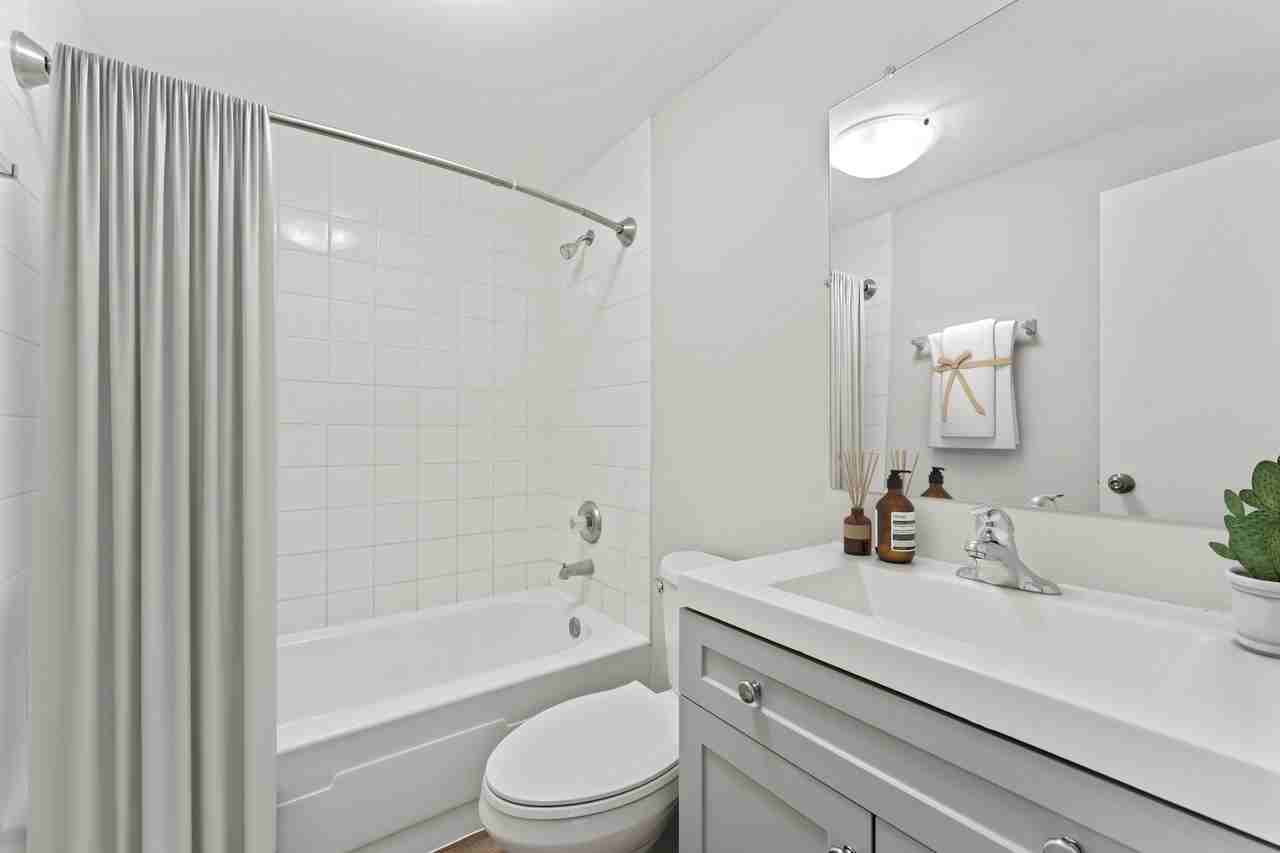 294 Lorne Avenue - Photo 2 of 9