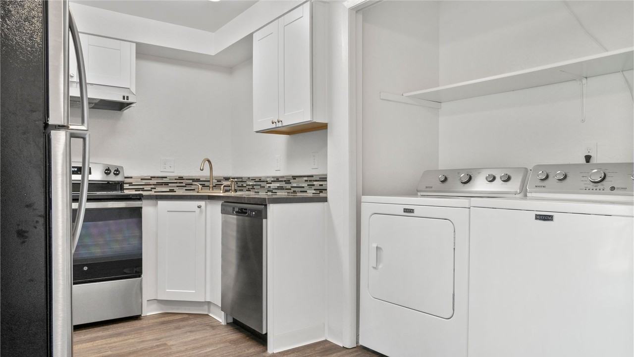 Colorado Townhomes - Photo 6 of 19