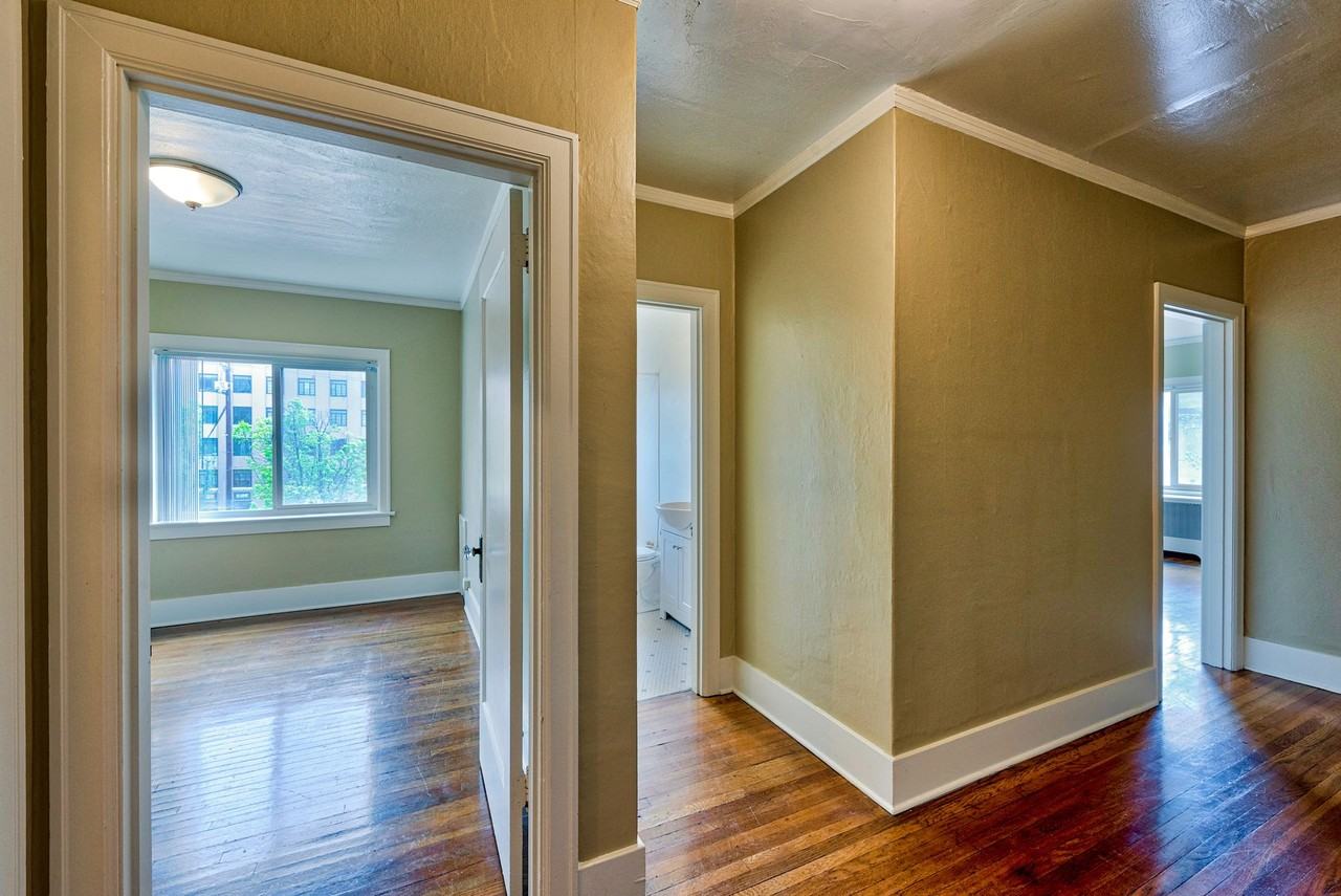 Chapman Court Aparments - Photo 4 of 18