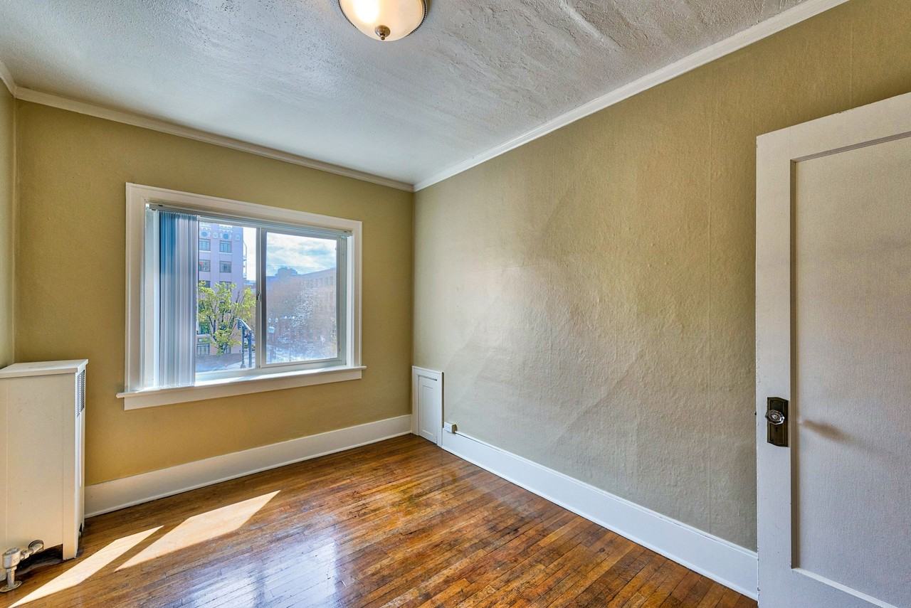 Chapman Court Aparments - Photo 5 of 18