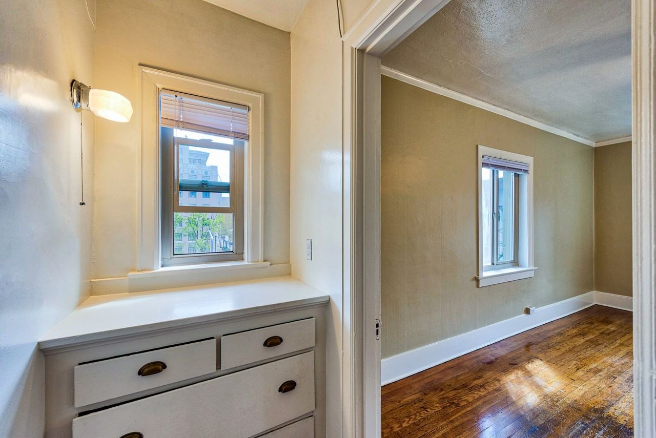 Chapman Court Aparments - Photo 6 of 18