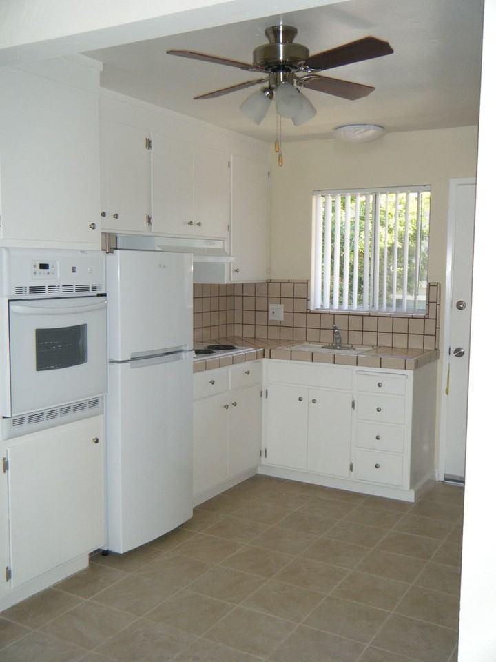 040 - Mariposa Apts - Photo 2 of 8