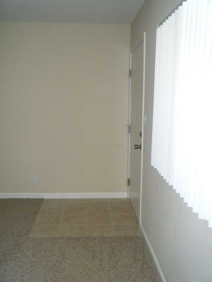 040 - Mariposa Apts - Photo 4 of 8