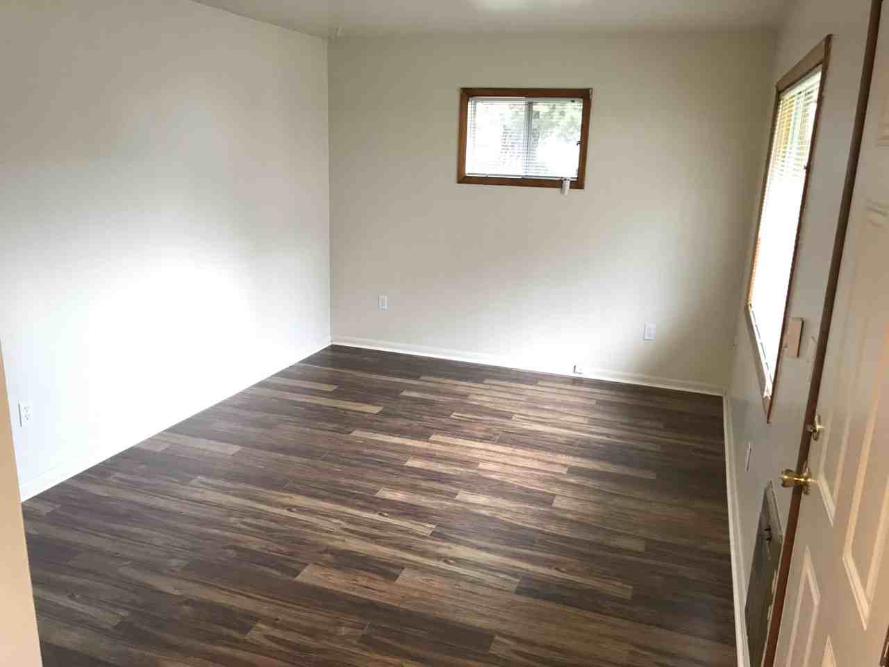 086-Friendship Court Apartments - Photo 5 of 13