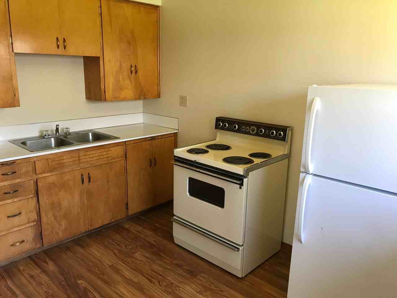 086-Friendship Court Apartments - Photo 6 of 13