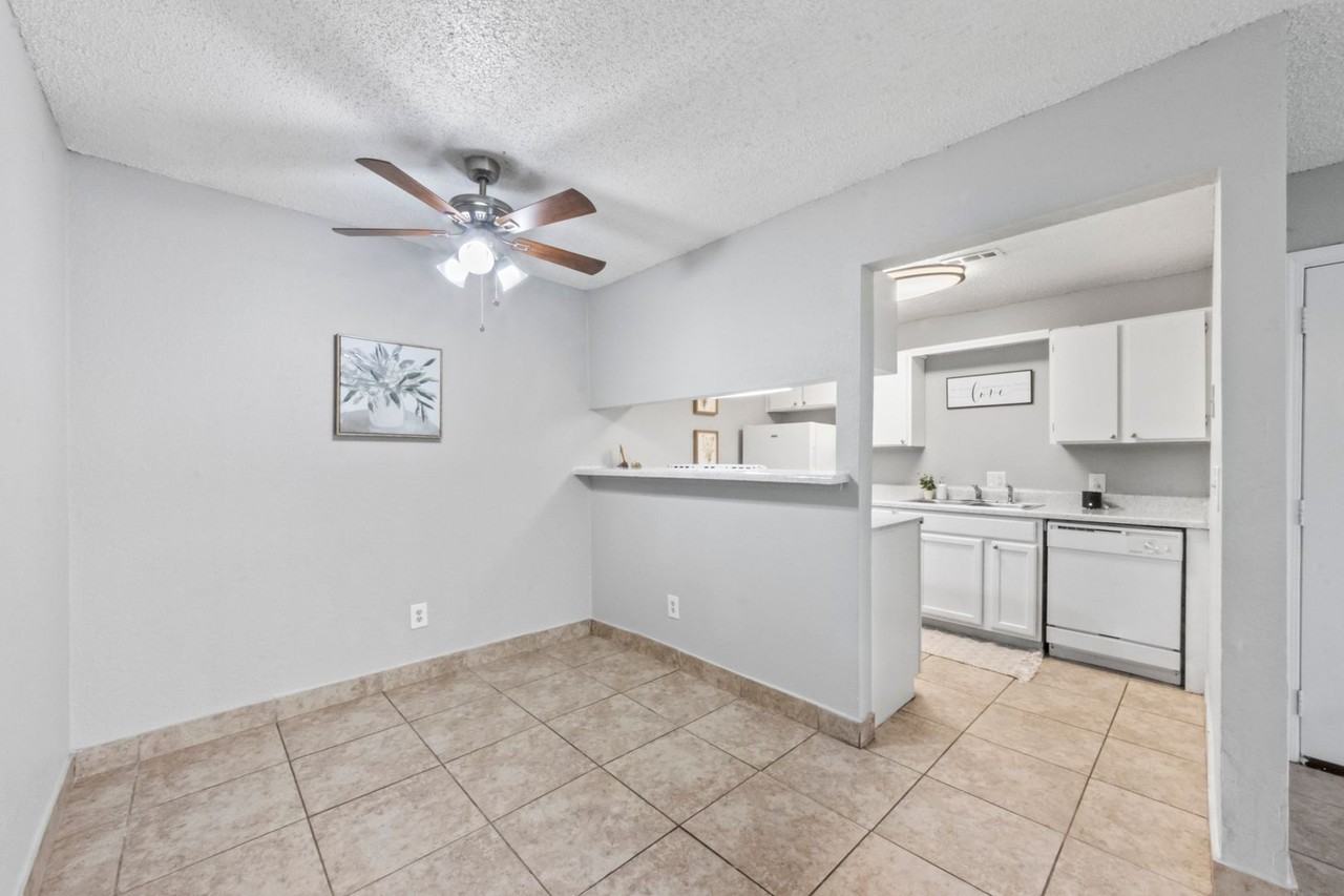 Boca Vista Apartments - Photo 2 of 19