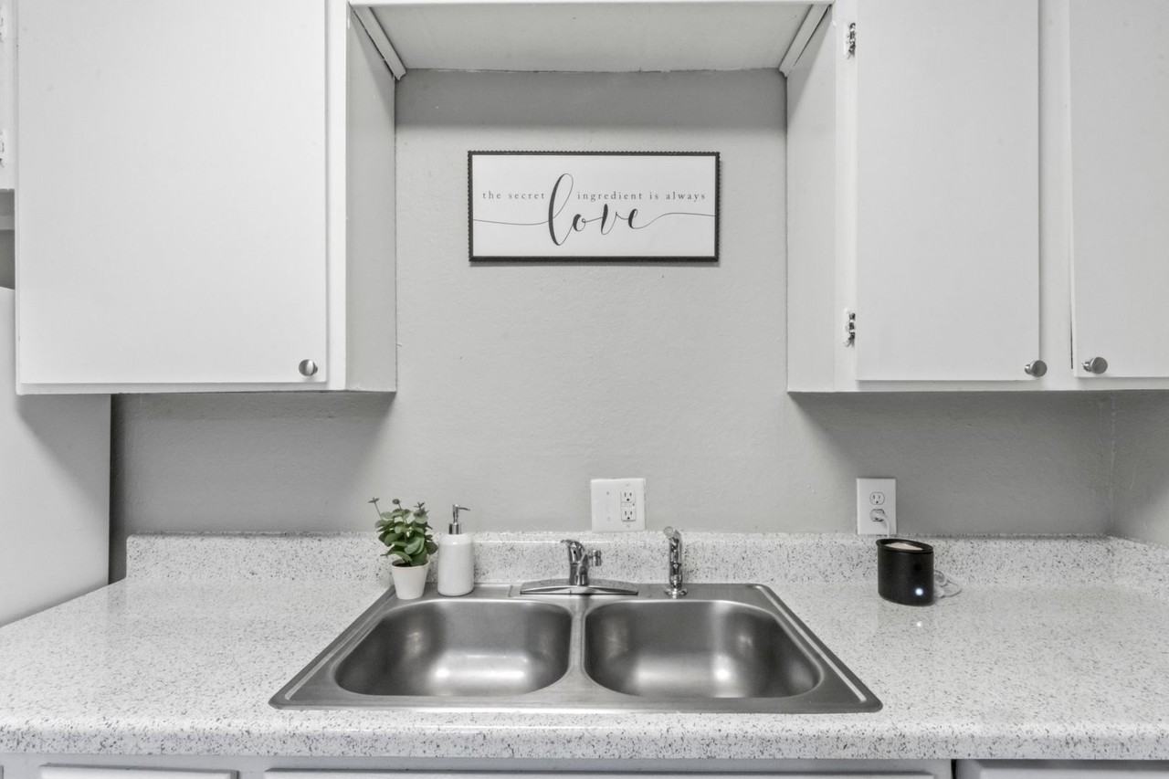 Boca Vista Apartments - Photo 6 of 19