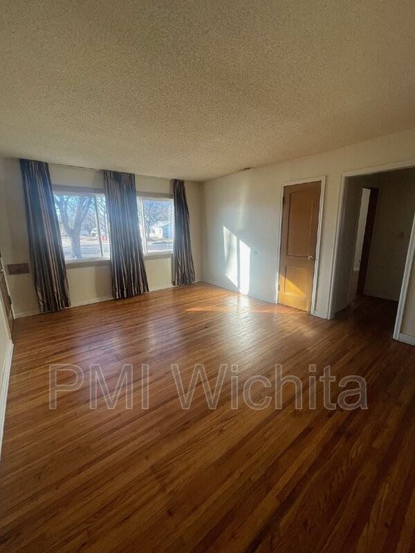 632 S Woodlawn Blvd - Photo 2 of 9