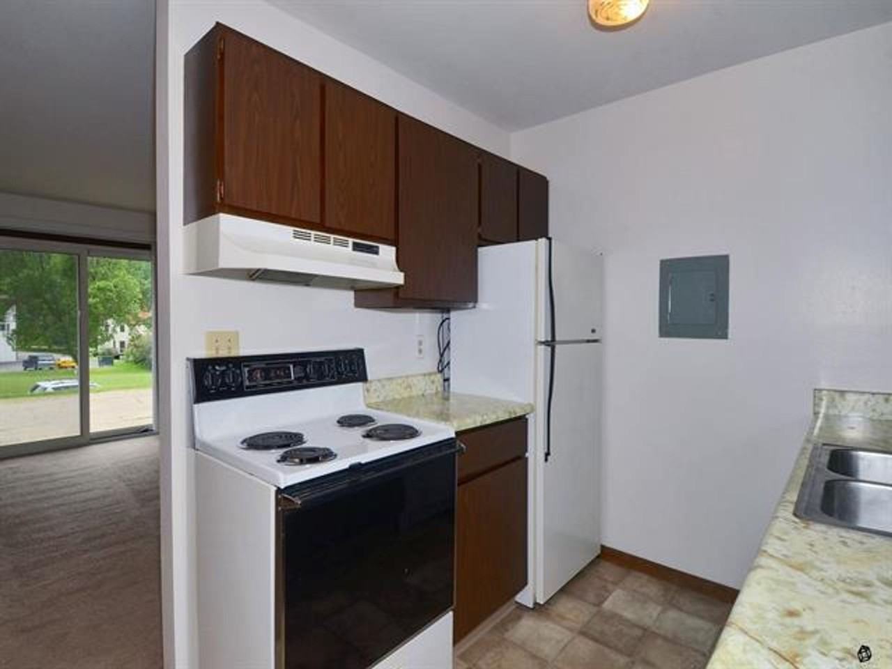 WESTVIEW II APARTMENTS - Photo 6 of 17