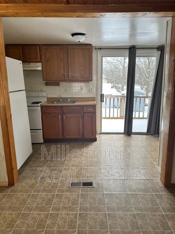 101 Tebeau Ct - Photo 3 of 15