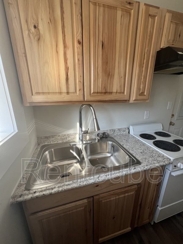 247 W 11th St #8 - Photo 2 of 30