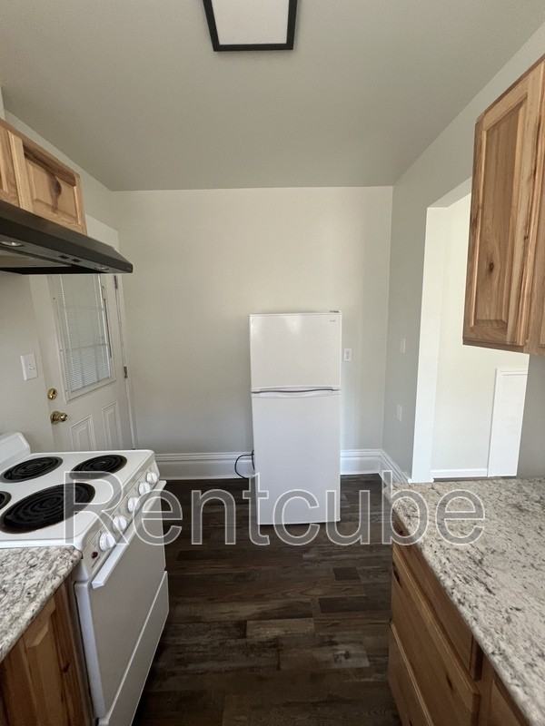 247 W 11th St #8 - Photo 3 of 30