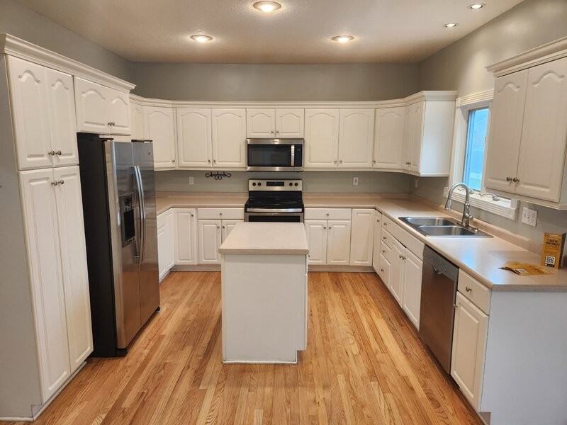 13500 Sheridan Ave - Photo 4 of 42