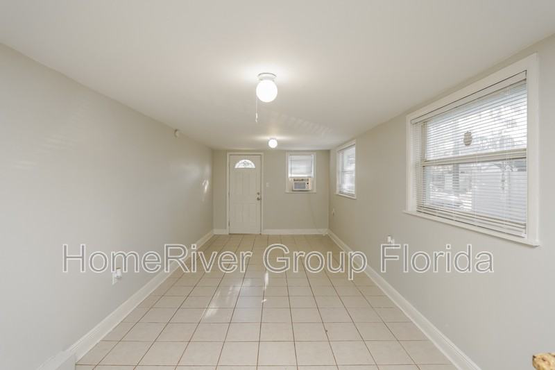 312 N Randolph Ave - Photo 3 of 18