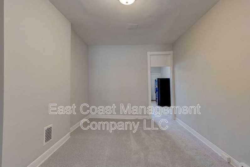 623 N Pulaski St - Photo 3 of 23