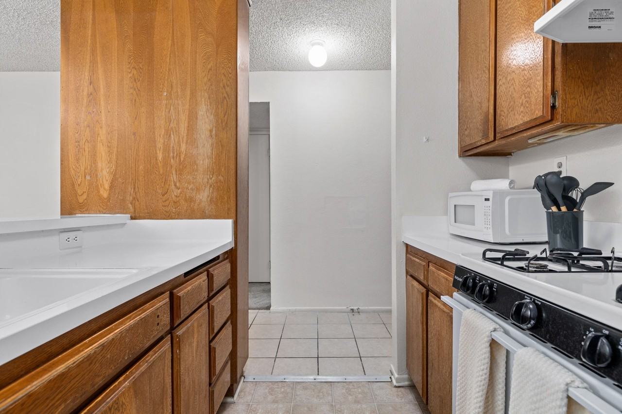 A 3 Bedroom apartment with Private & Common Bathrooms, common areas and a fully functional kitchen at 655 Kelton Ave. - Photo 5 of 7
