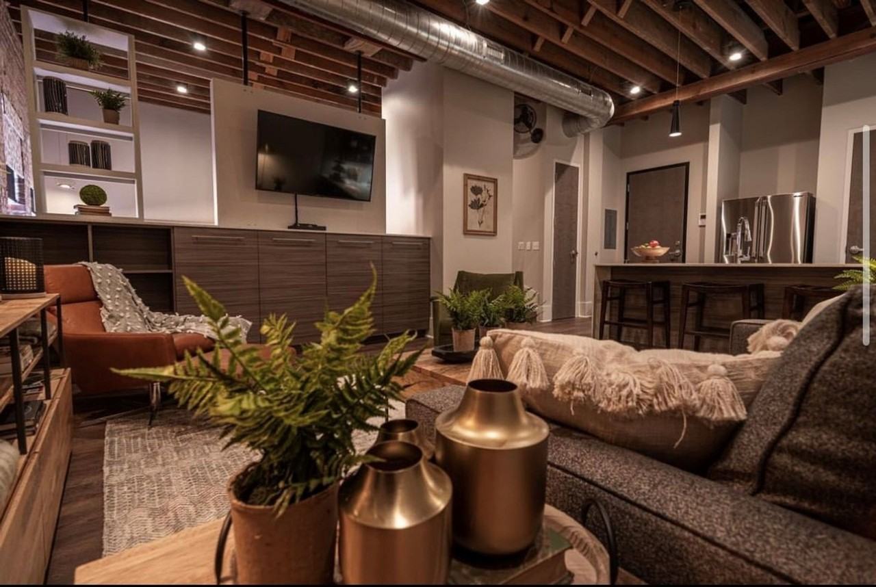 Uptown - Photo 2 of 8