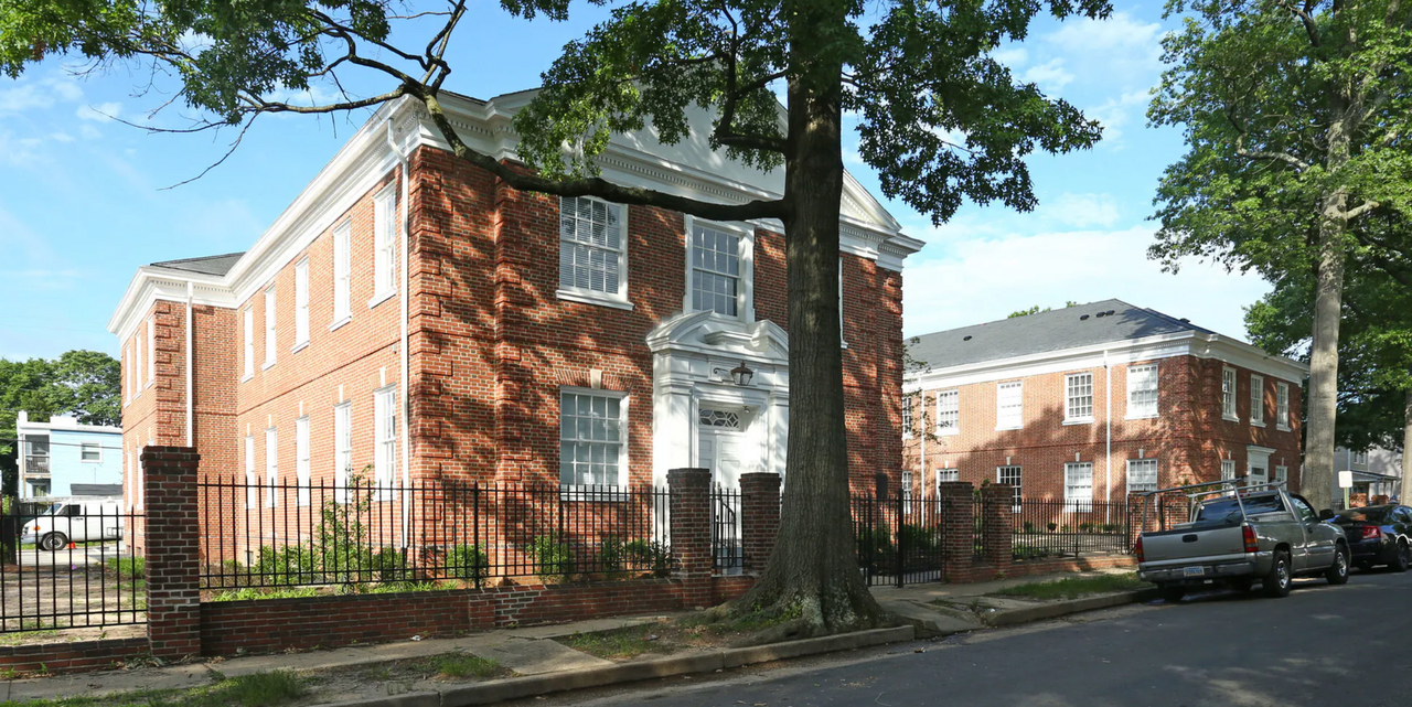 The Parkwood - Photo 4 of 9