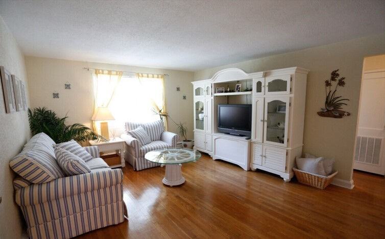 Admiral Pointe - Photo 3 of 12