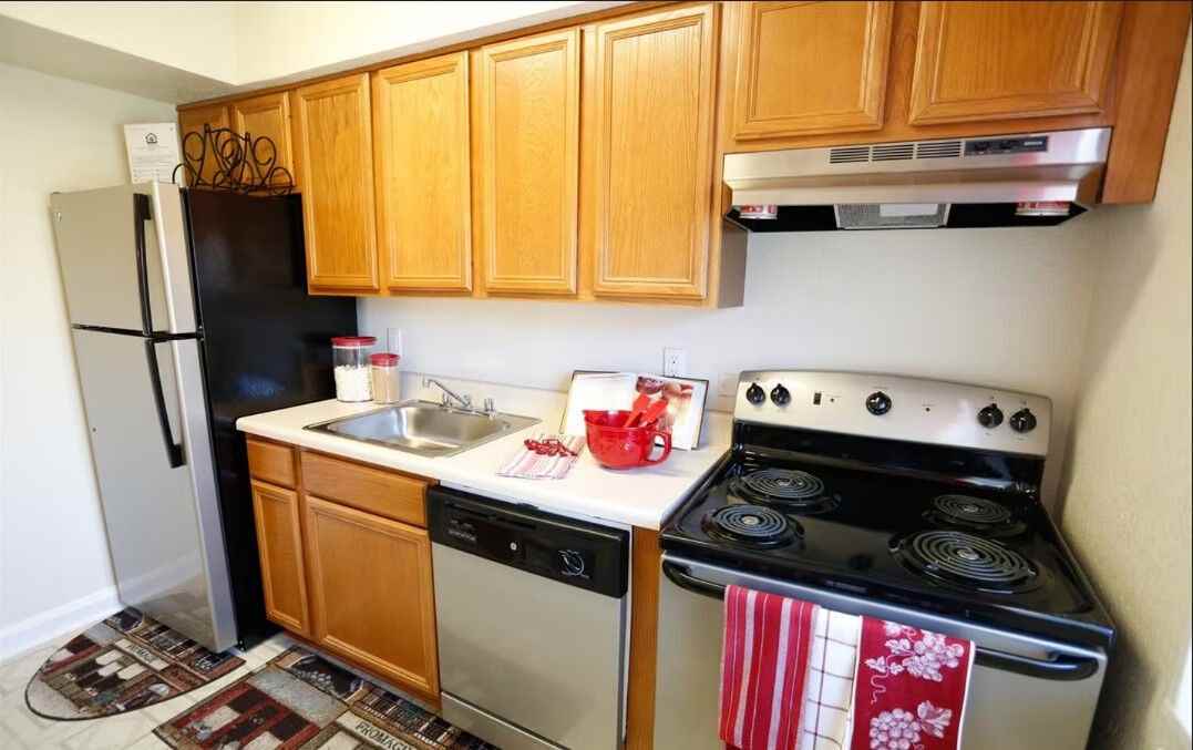 Admiral Pointe - Photo 5 of 12